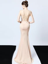 Vestido de noche largo con apliques de cuentas hecho a mano